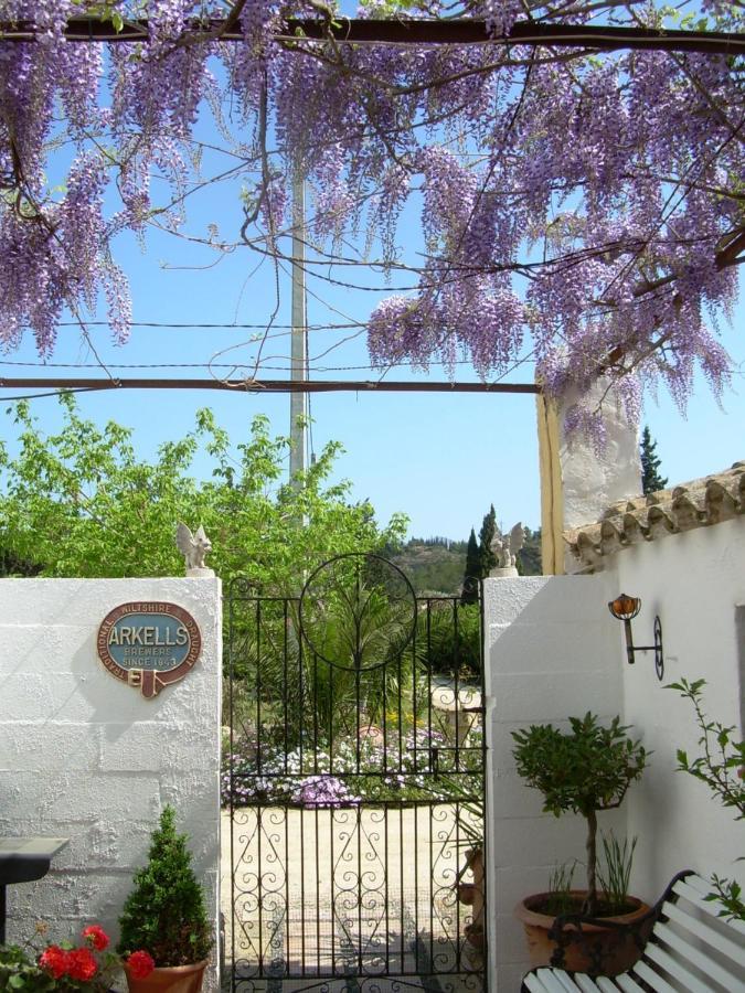 River Ebro Holidays Tivenys 外观 照片