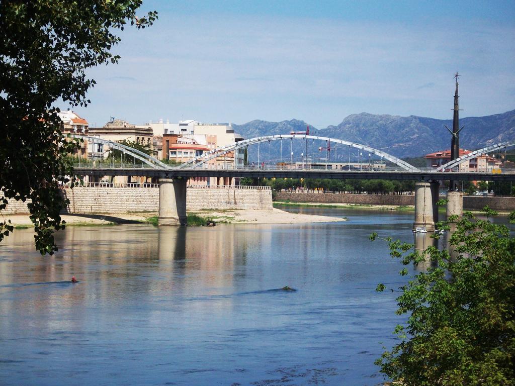 River Ebro Holidays Tivenys 外观 照片