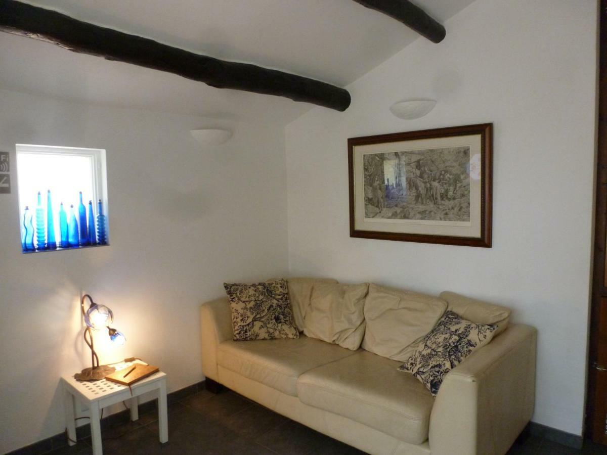 River Ebro Holidays Tivenys 外观 照片